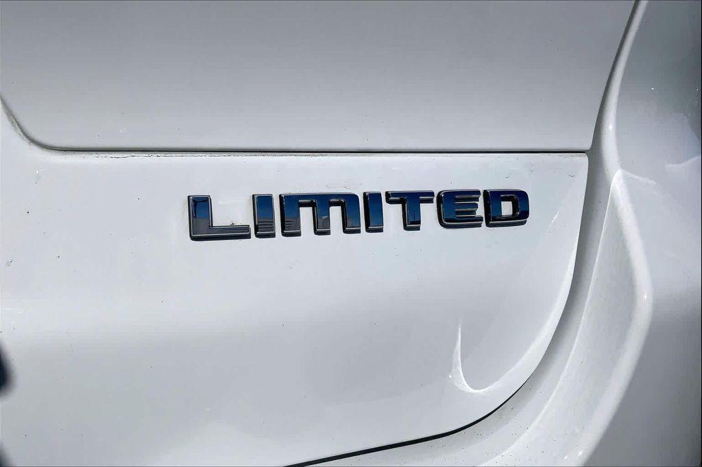 used 2021 Jeep Grand Cherokee L car, priced at $29,182