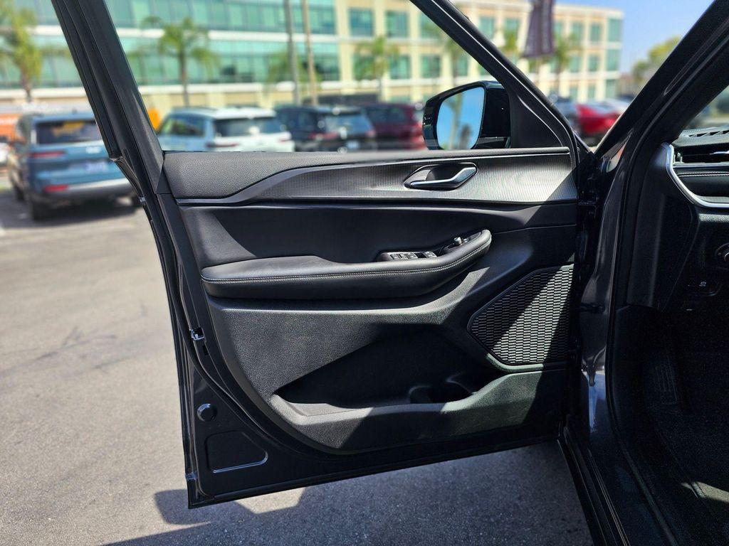 used 2023 Jeep Grand Cherokee car, priced at $32,018