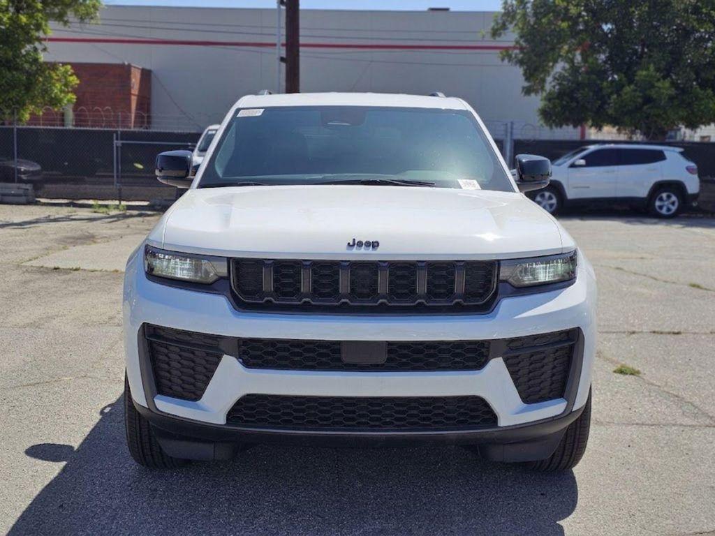 new 2026 Jeep Grand Cherokee car, priced at $33,430