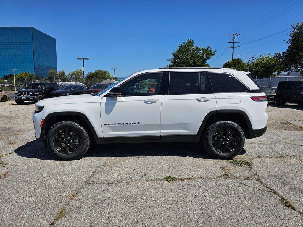 new 2026 Jeep Grand Cherokee car, priced at $33,430