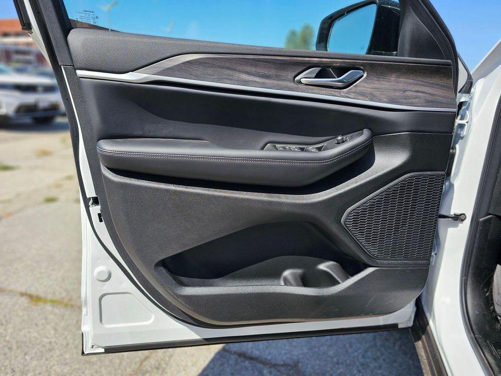new 2026 Jeep Grand Cherokee car, priced at $33,430