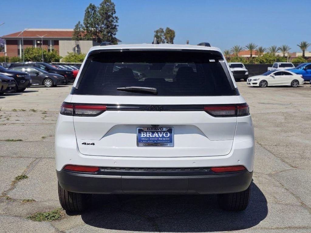 new 2026 Jeep Grand Cherokee car, priced at $33,430