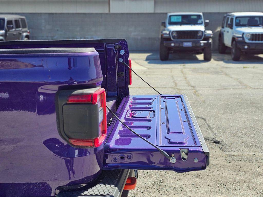 new 2026 Jeep Gladiator car, priced at $48,995