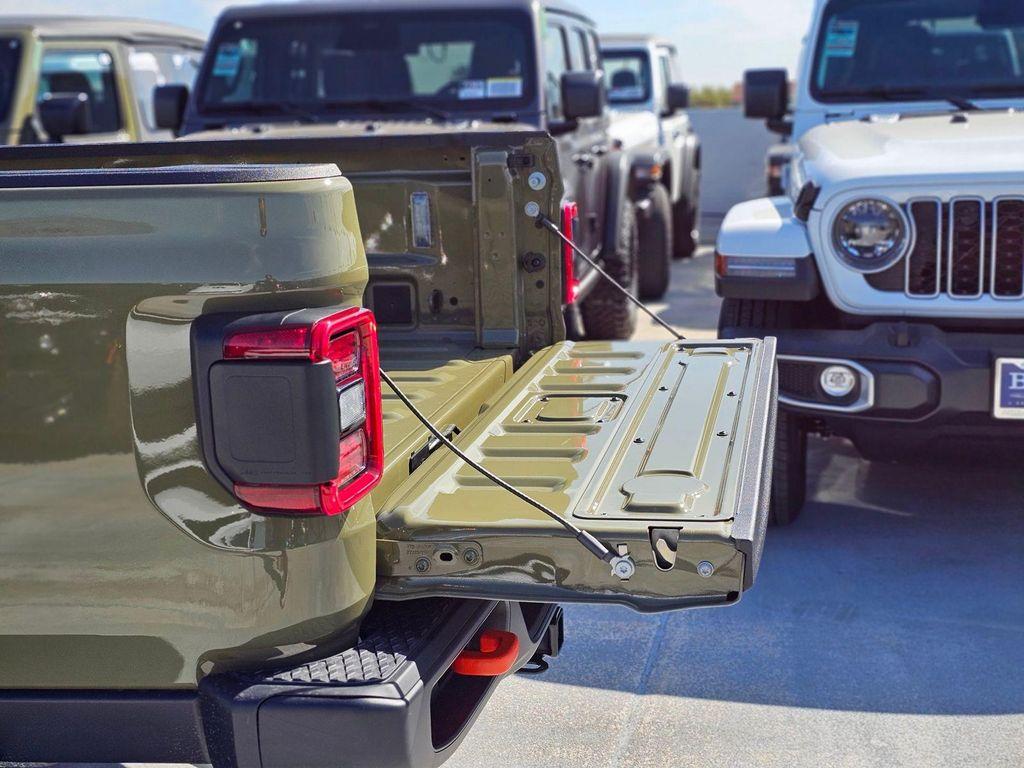 new 2026 Jeep Gladiator car, priced at $51,995