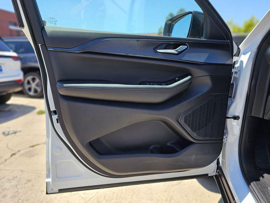 new 2026 Jeep Grand Cherokee car, priced at $29,399