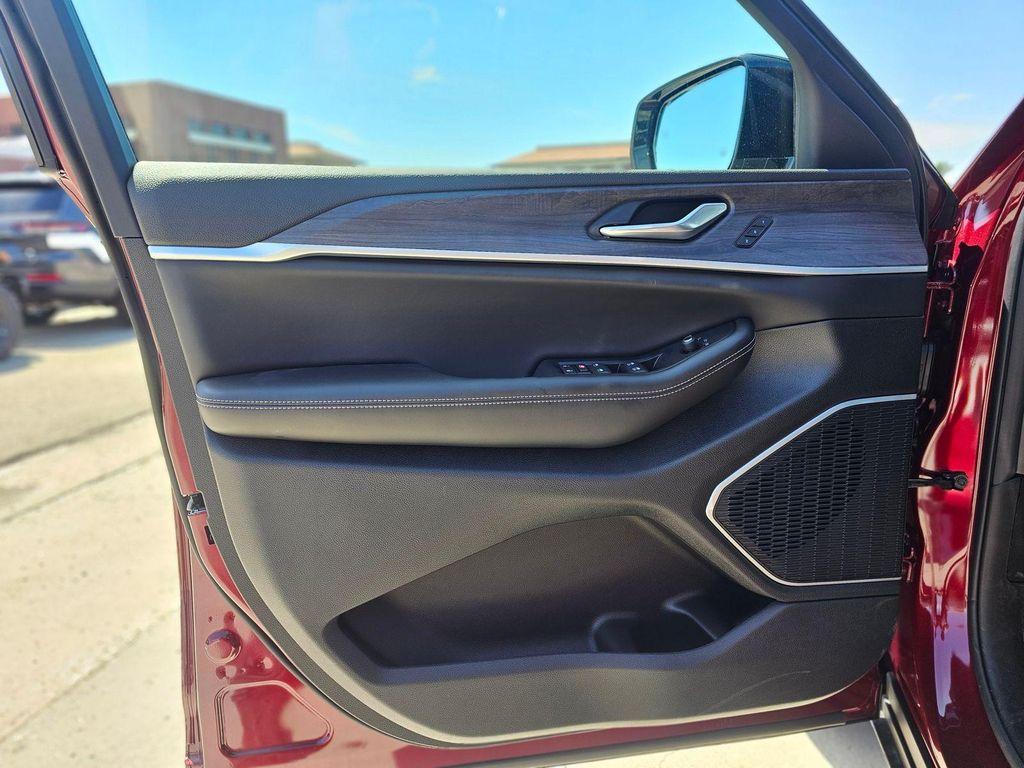 new 2026 Jeep Grand Cherokee L car, priced at $36,405