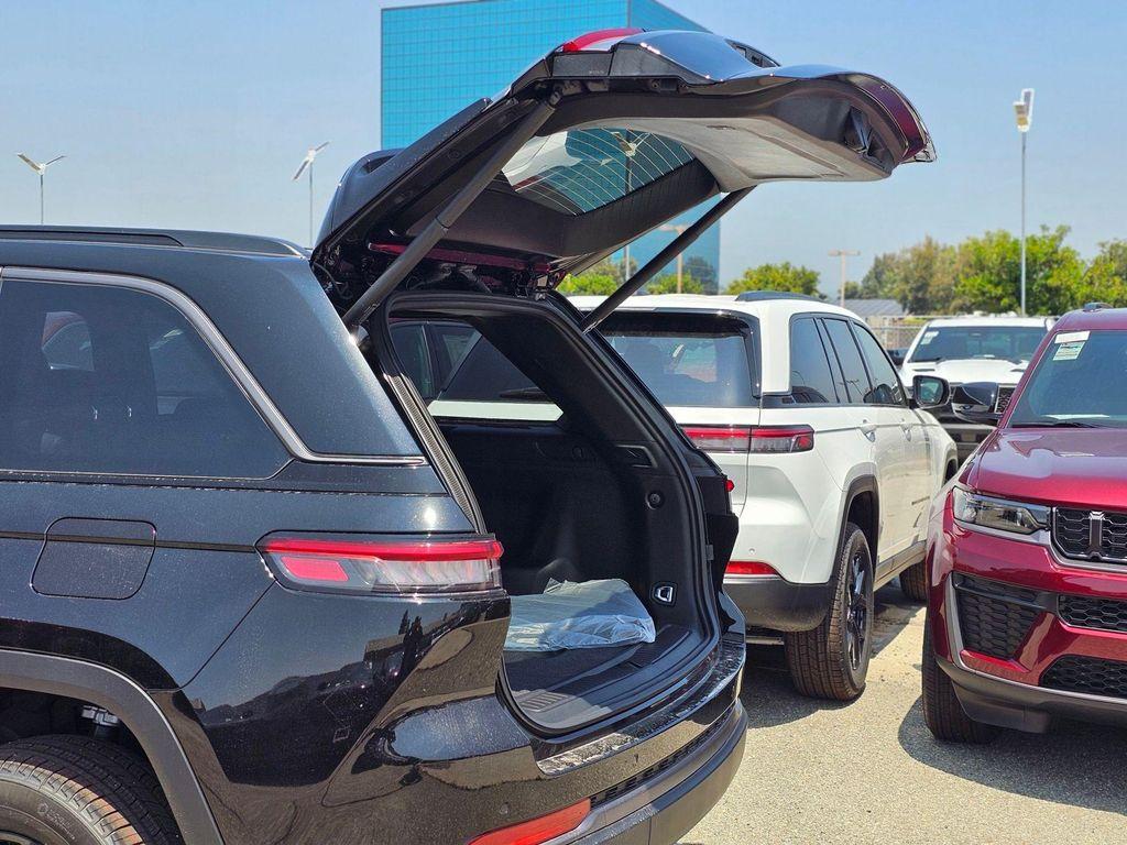 new 2026 Jeep Grand Cherokee car, priced at $41,450