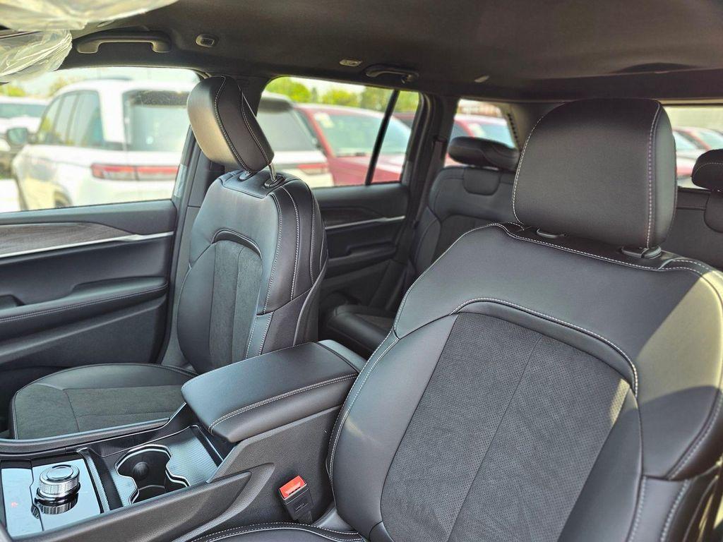 new 2026 Jeep Grand Cherokee car, priced at $41,450