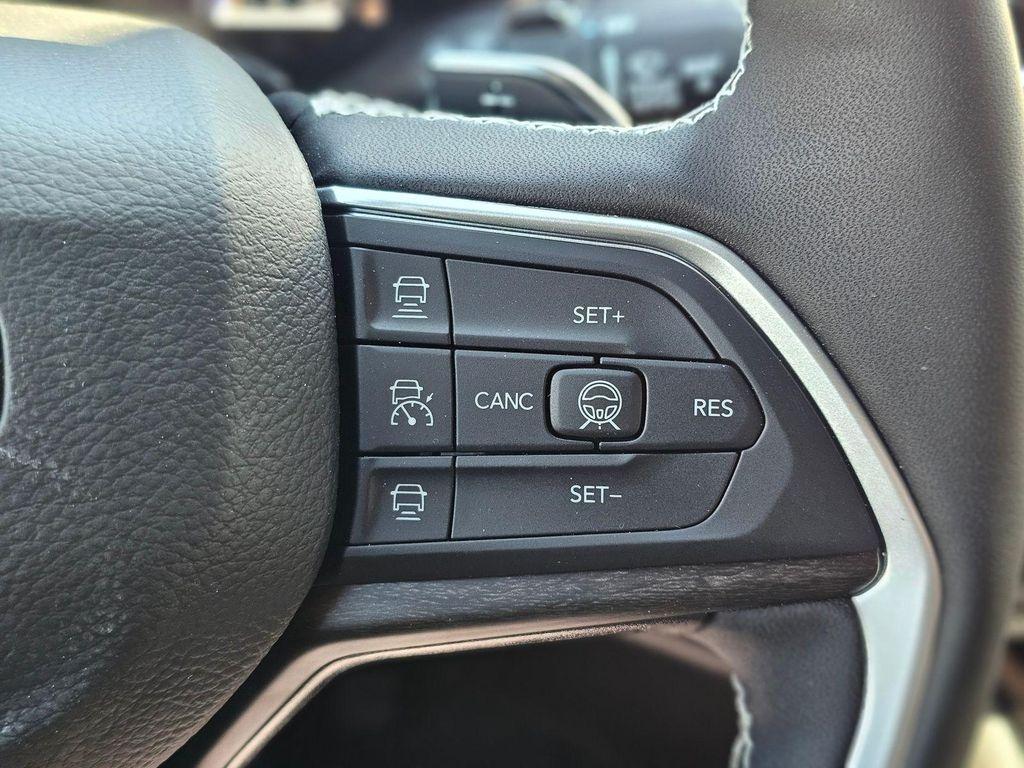 new 2026 Jeep Grand Cherokee car, priced at $39,399