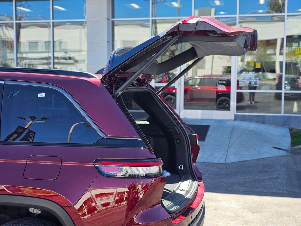 new 2026 Jeep Grand Cherokee car, priced at $39,399