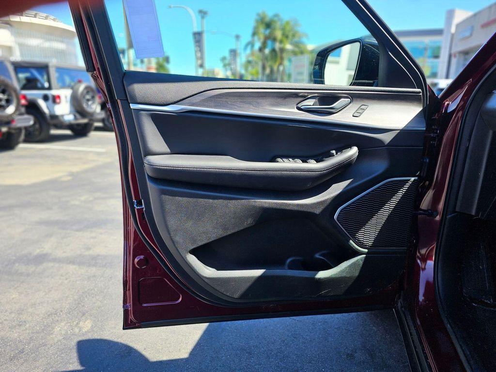 new 2026 Jeep Grand Cherokee car, priced at $39,399