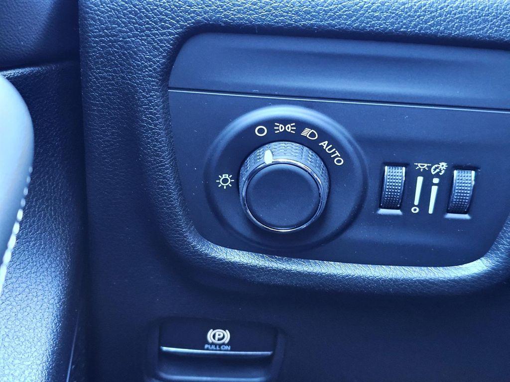 new 2025 Jeep Grand Cherokee L car, priced at $37,225