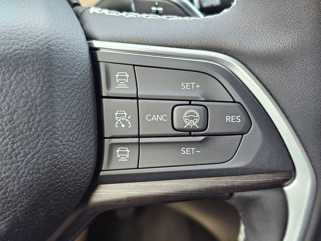 new 2026 Jeep Grand Cherokee car, priced at $32,355