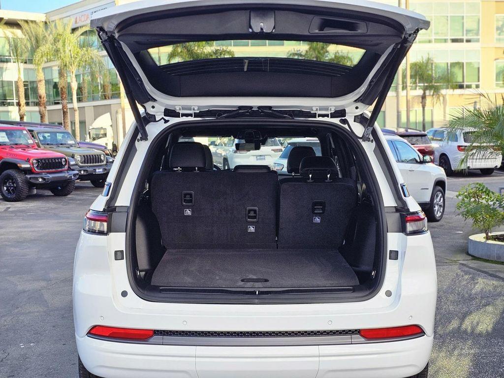 new 2026 Jeep Grand Cherokee car, priced at $44,685