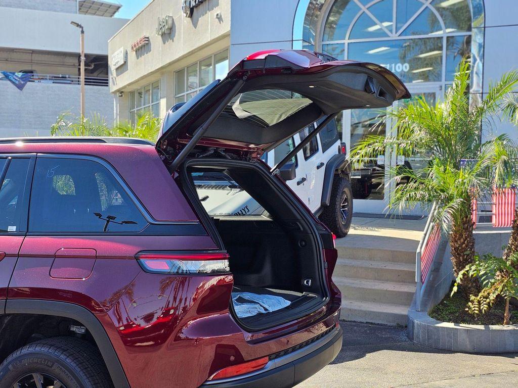 new 2026 Jeep Grand Cherokee car, priced at $36,995