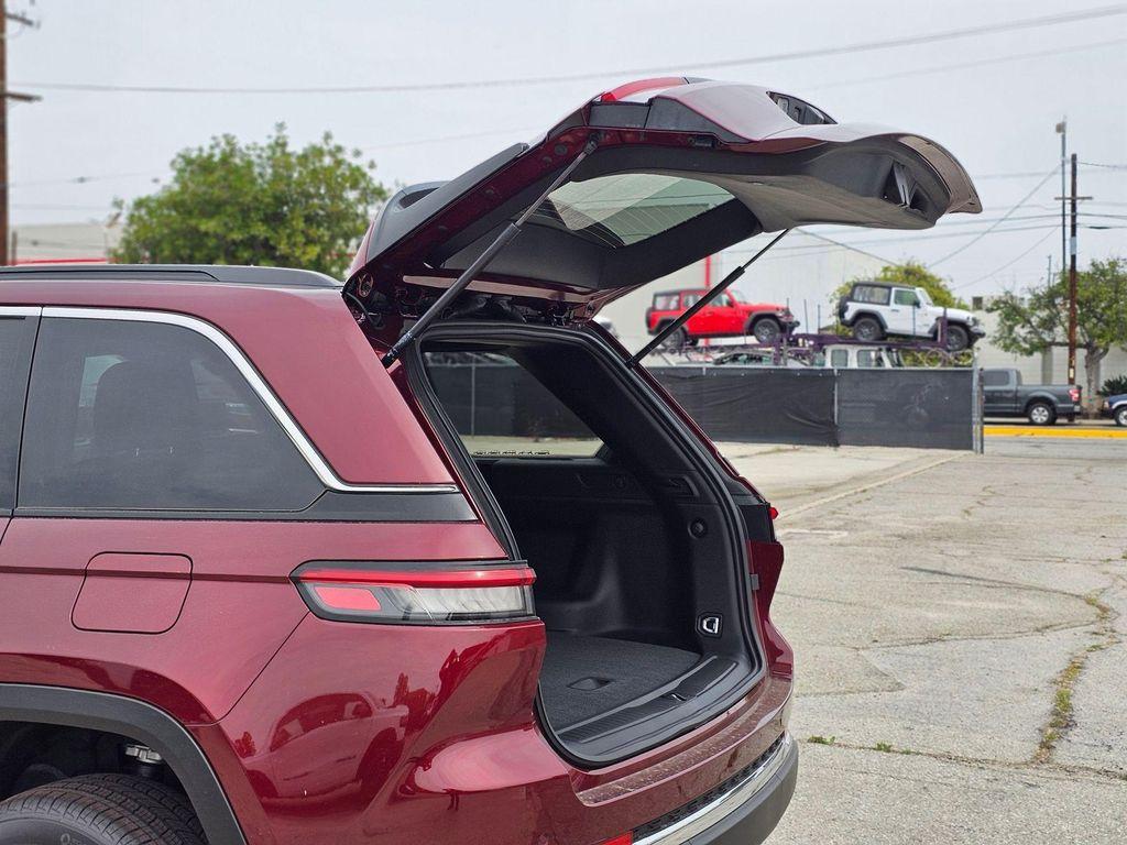 new 2026 Jeep Grand Cherokee car, priced at $38,910