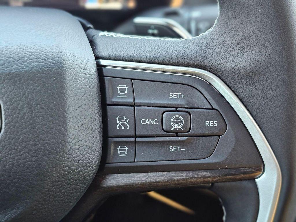 new 2026 Jeep Grand Cherokee car, priced at $48,525