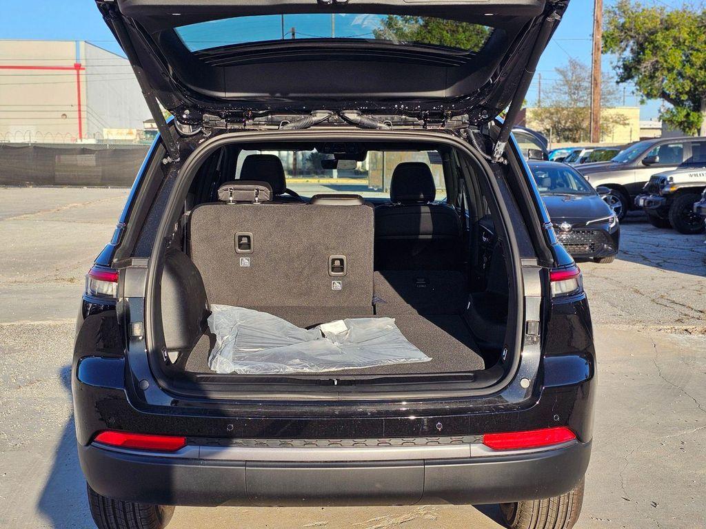 new 2026 Jeep Grand Cherokee car, priced at $48,525