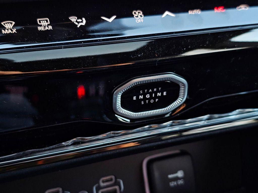 new 2026 Jeep Grand Cherokee car, priced at $48,525