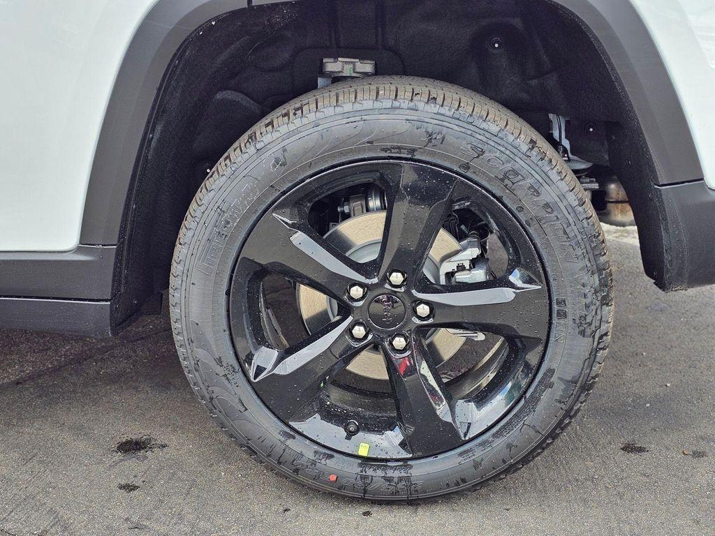 new 2026 Jeep Grand Cherokee car, priced at $41,699