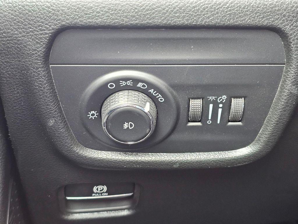 new 2026 Jeep Grand Cherokee car, priced at $41,699