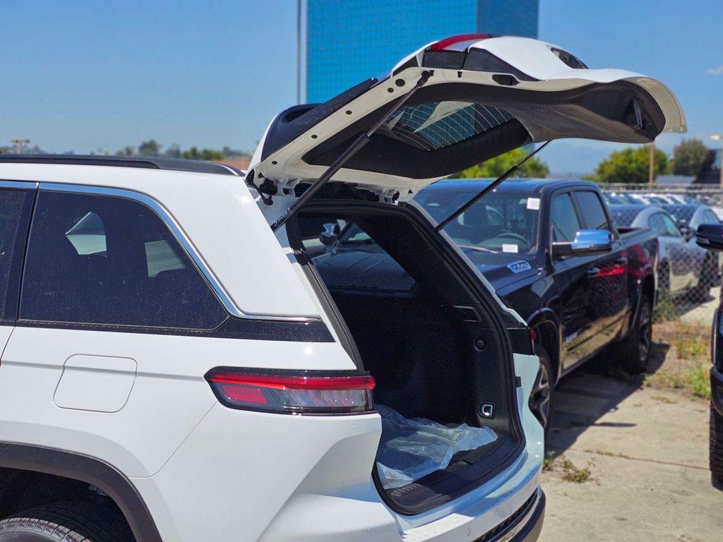 new 2026 Jeep Grand Cherokee car, priced at $35,415