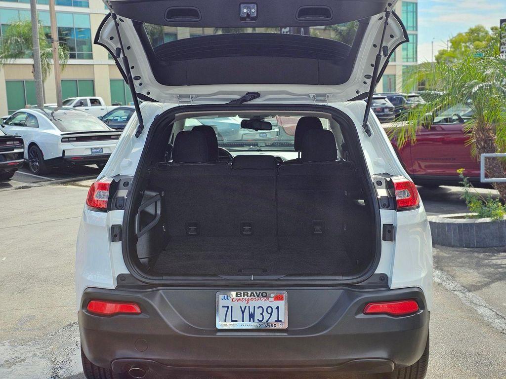 used 2015 Jeep Cherokee car, priced at $12,899