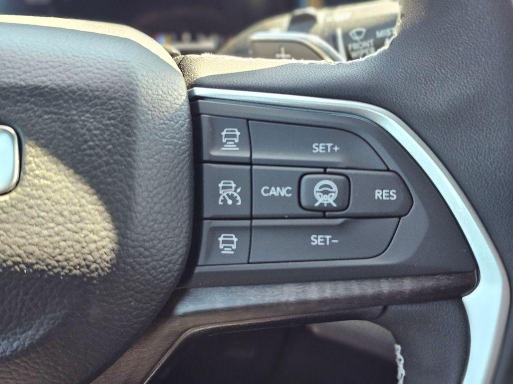 new 2026 Jeep Grand Cherokee car, priced at $40,350