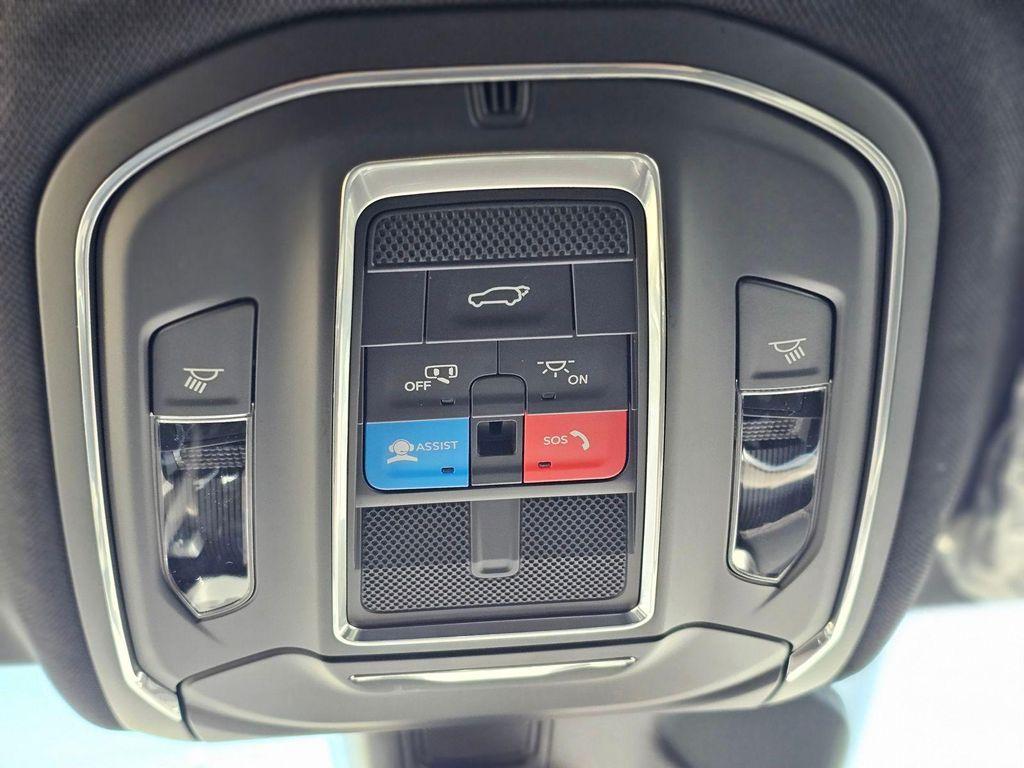 new 2026 Jeep Grand Cherokee car, priced at $40,350