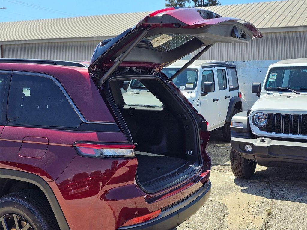 new 2026 Jeep Grand Cherokee car, priced at $40,350