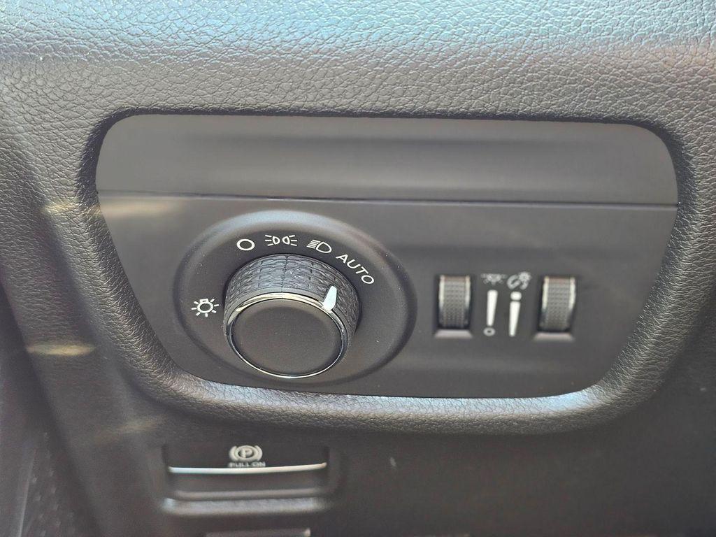 new 2026 Jeep Grand Cherokee car, priced at $40,350