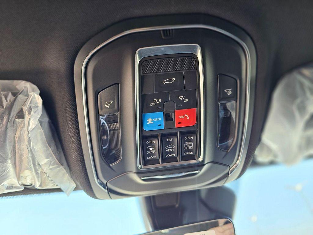 new 2026 Jeep Grand Cherokee car, priced at $33,985
