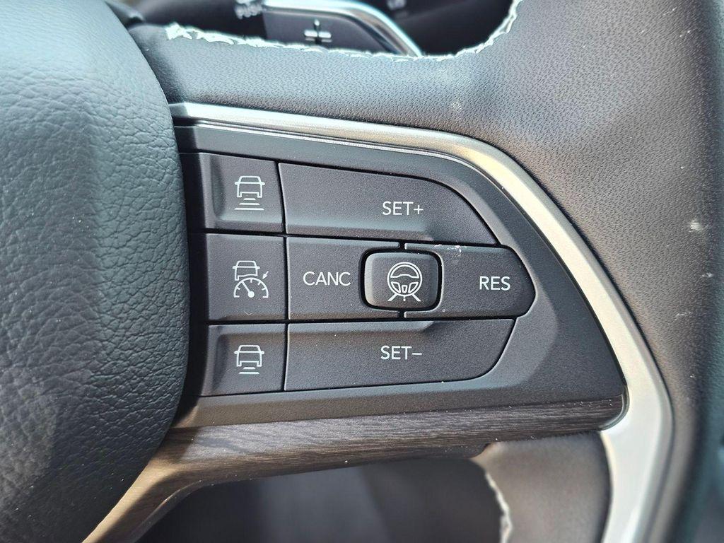 new 2026 Jeep Grand Cherokee car, priced at $33,985