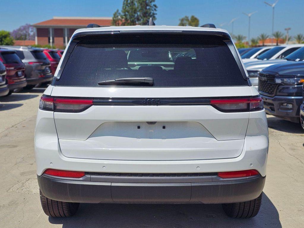 new 2026 Jeep Grand Cherokee car, priced at $33,985