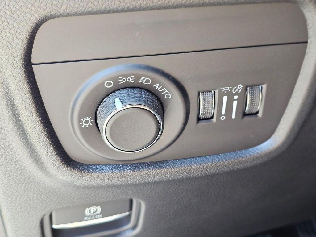 new 2026 Jeep Grand Cherokee car, priced at $42,440