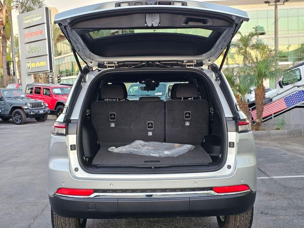 new 2026 Jeep Grand Cherokee car, priced at $32,495