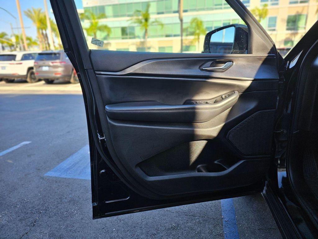 used 2023 Jeep Grand Cherokee car