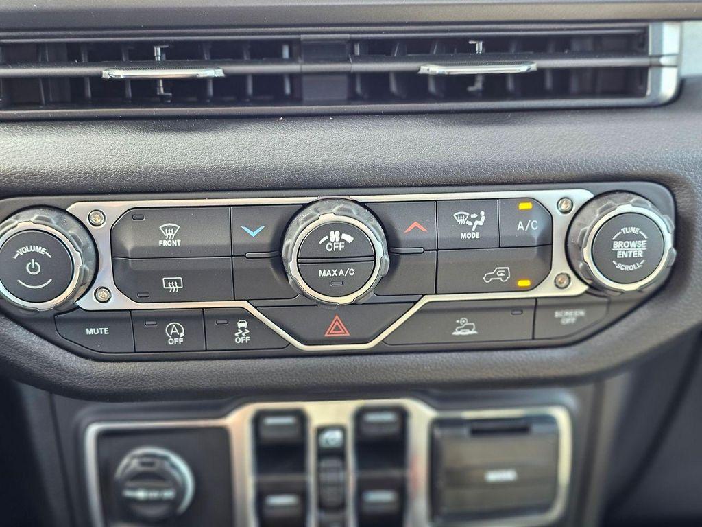 new 2026 Jeep Gladiator car, priced at $40,190