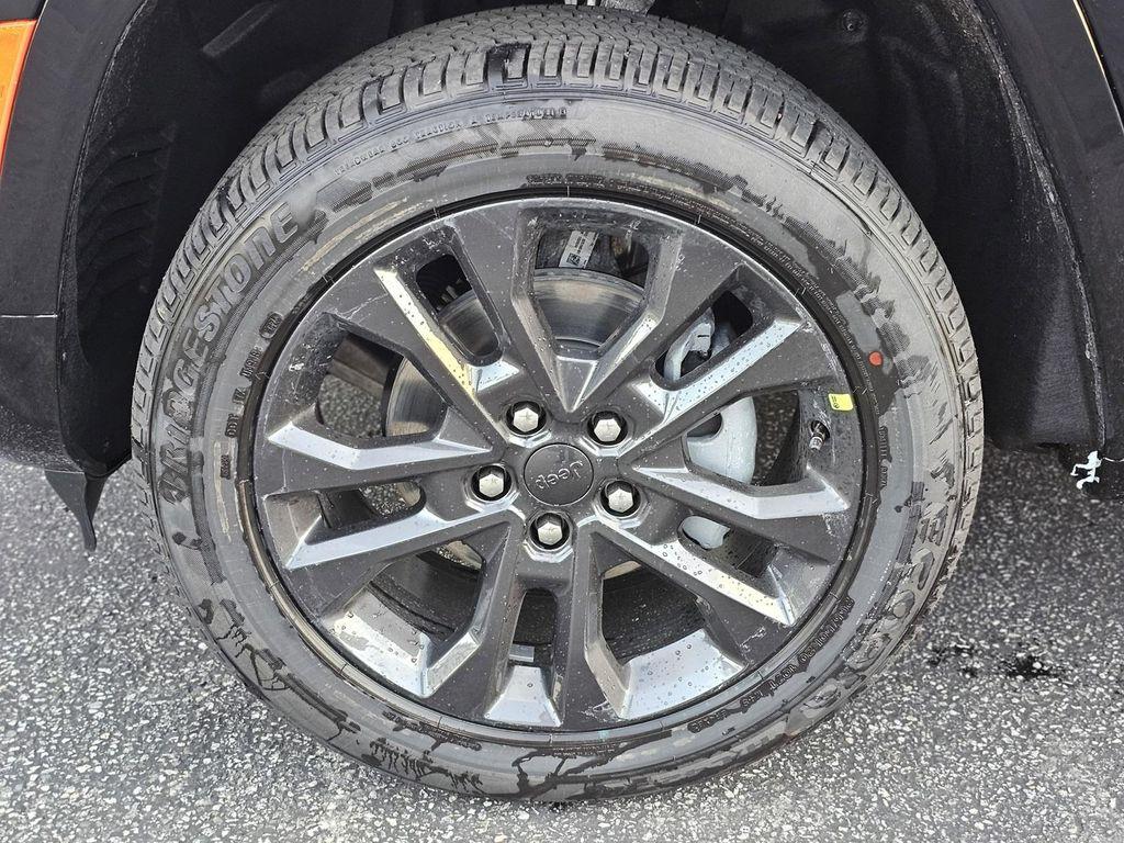 new 2026 Jeep Grand Cherokee car, priced at $45,280