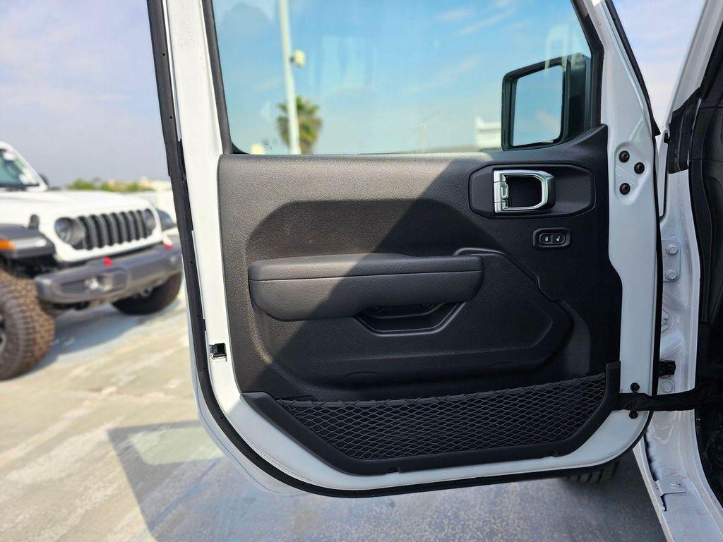 new 2026 Jeep Gladiator car, priced at $31,995