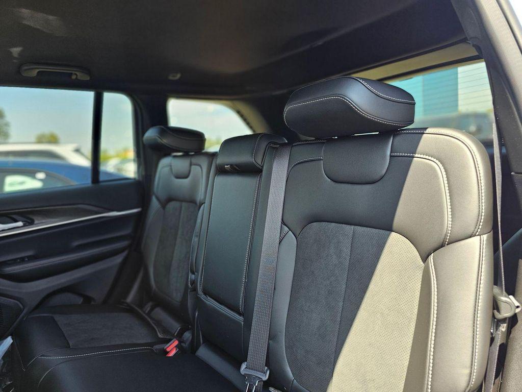 new 2026 Jeep Grand Cherokee car, priced at $33,795