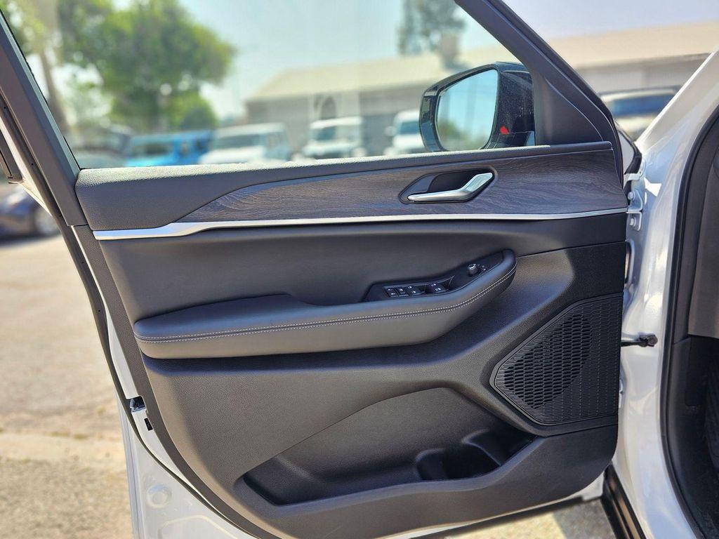 new 2026 Jeep Grand Cherokee car, priced at $33,795