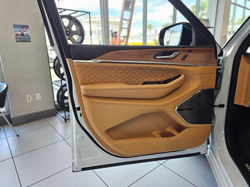 new 2026 Jeep Grand Cherokee car, priced at $55,995