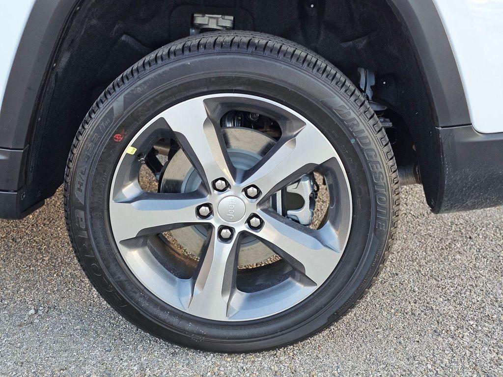 new 2026 Jeep Grand Cherokee L car, priced at $41,990