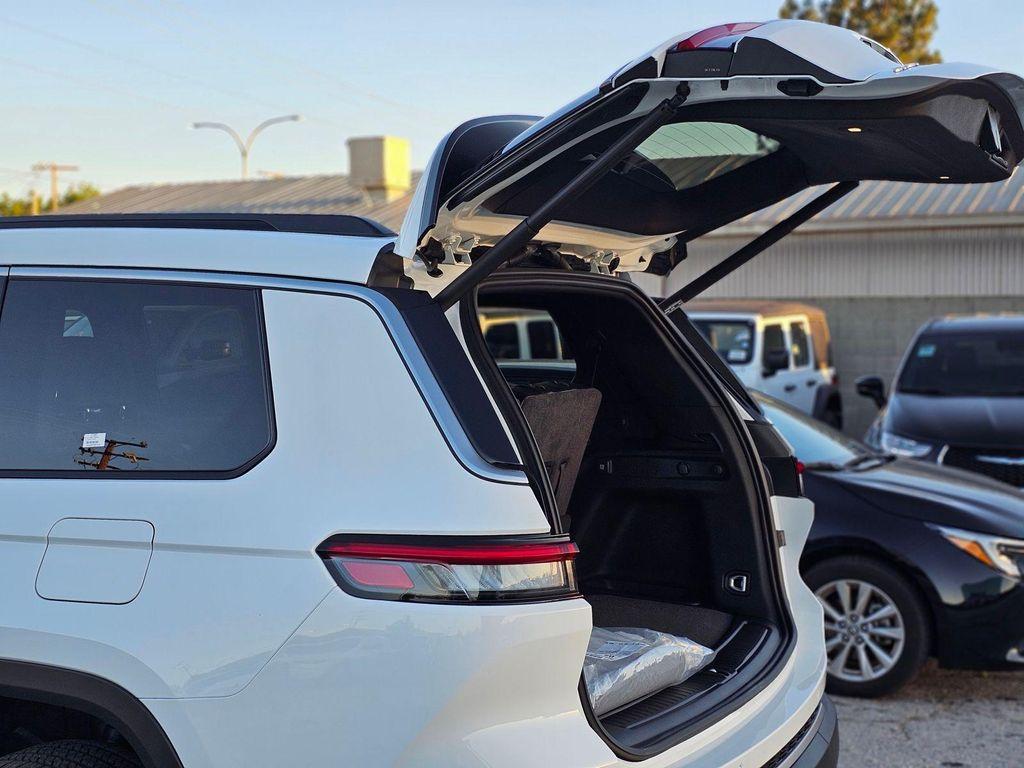 new 2026 Jeep Grand Cherokee L car, priced at $41,990