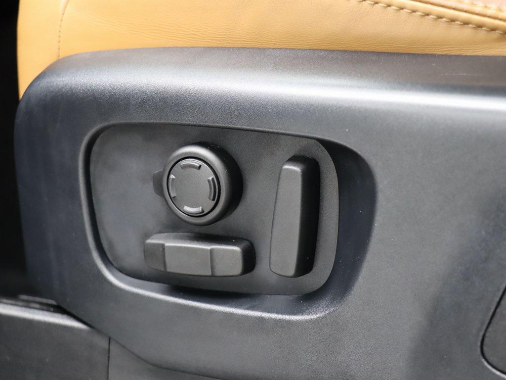 used 2018 Land Rover Discovery car, priced at $18,994