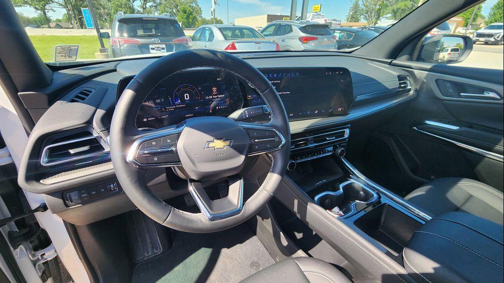 used 2025 Chevrolet Traverse car, priced at $41,900