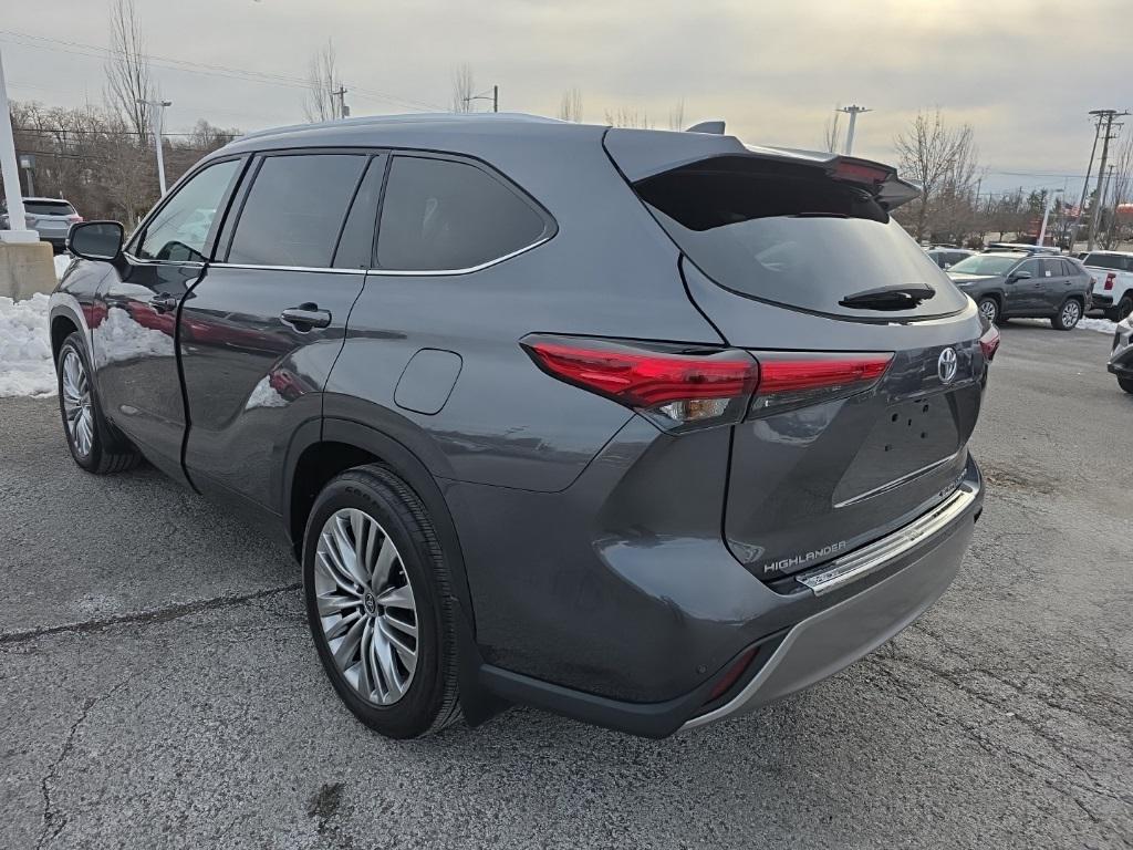 used 2023 Toyota Highlander car, priced at $42,433