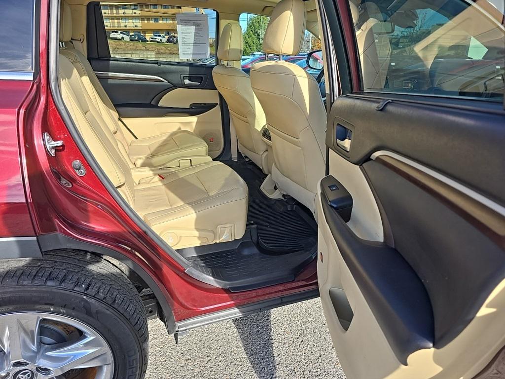 used 2016 Toyota Highlander car, priced at $17,533