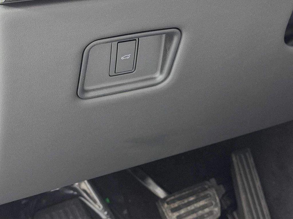 new 2026 Land Rover Range Rover Sport car, priced at $92,190